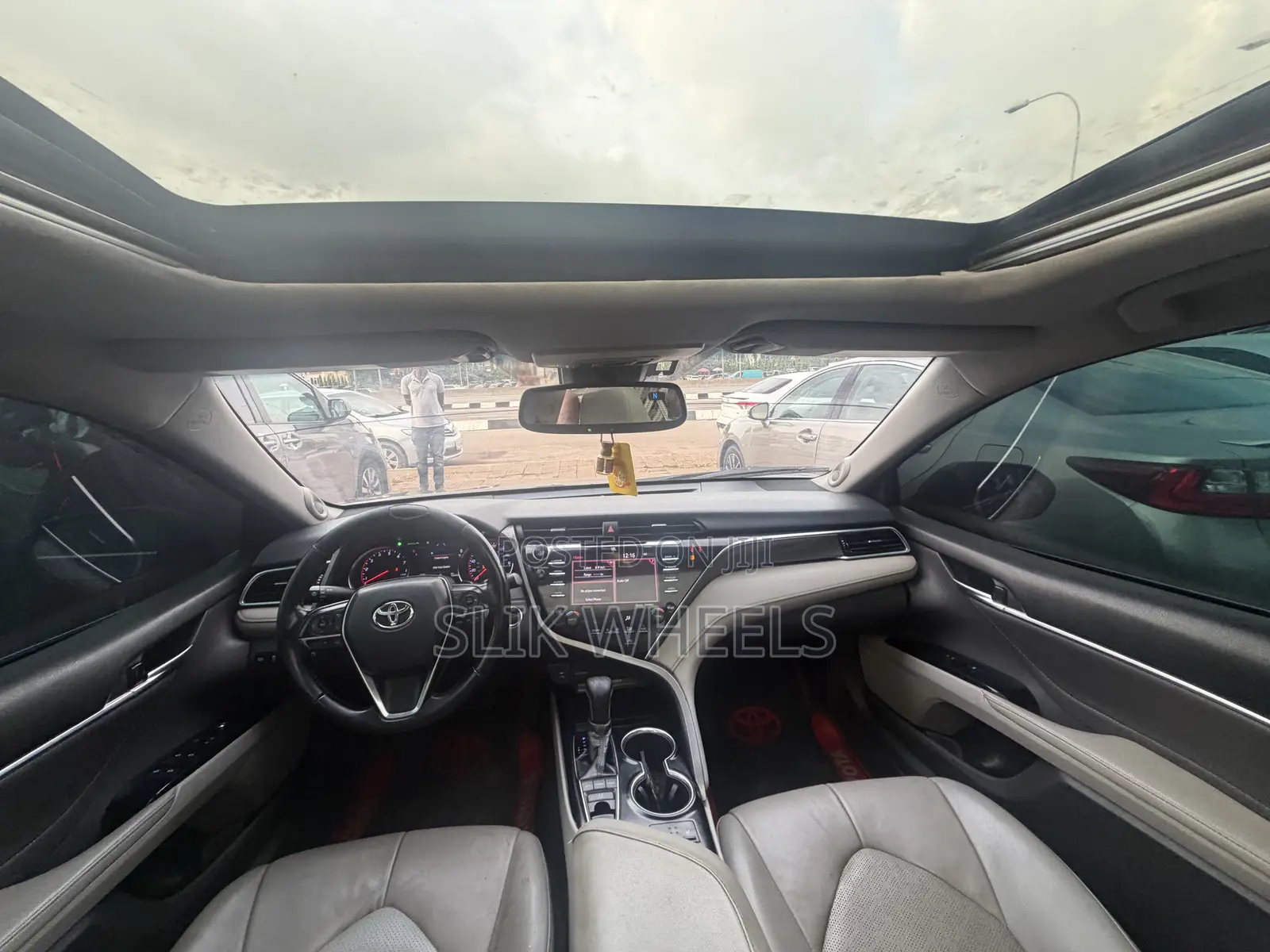 Toyota Camry XLE V6 FWD (3.5L 6cyl 8AM) 2018 Black