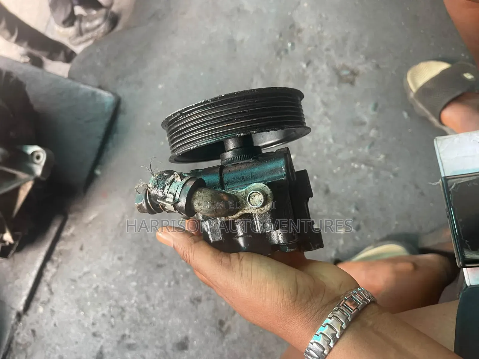 Toyota Hilux and Hummer Bus Power Steering Pump
