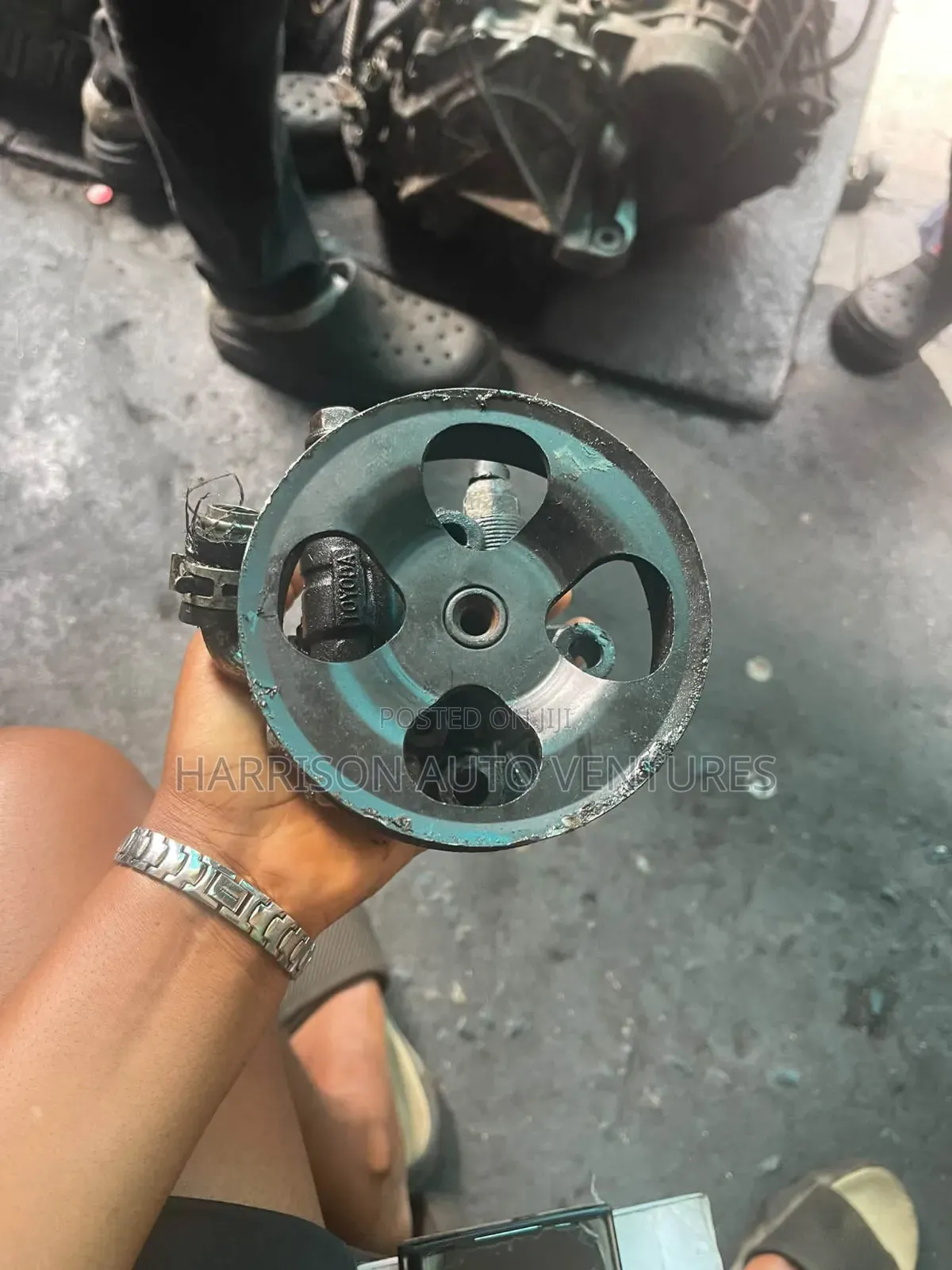Toyota Hilux and Hummer Bus Power Steering Pump