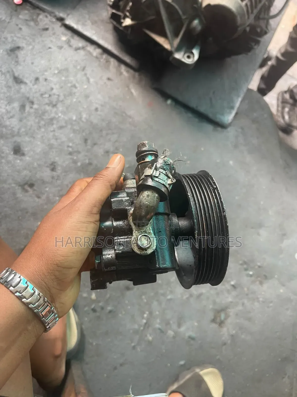 Toyota Hilux and Hummer Bus Power Steering Pump