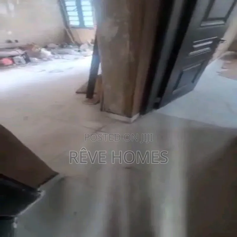 2bdrm Block of Flats in Adekunle for rent