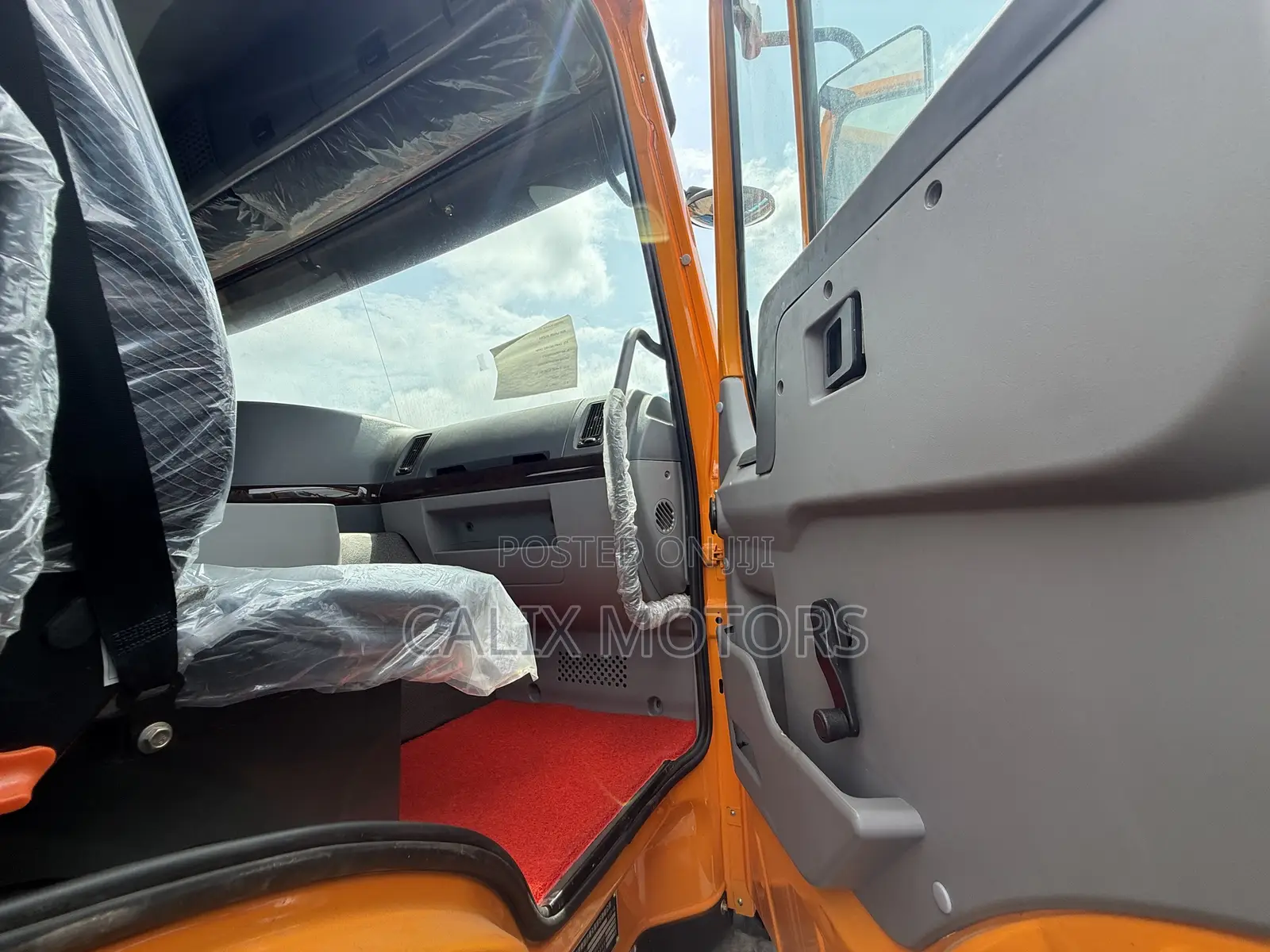 Foreign Used Howo Tractor Head Truck 371hp.