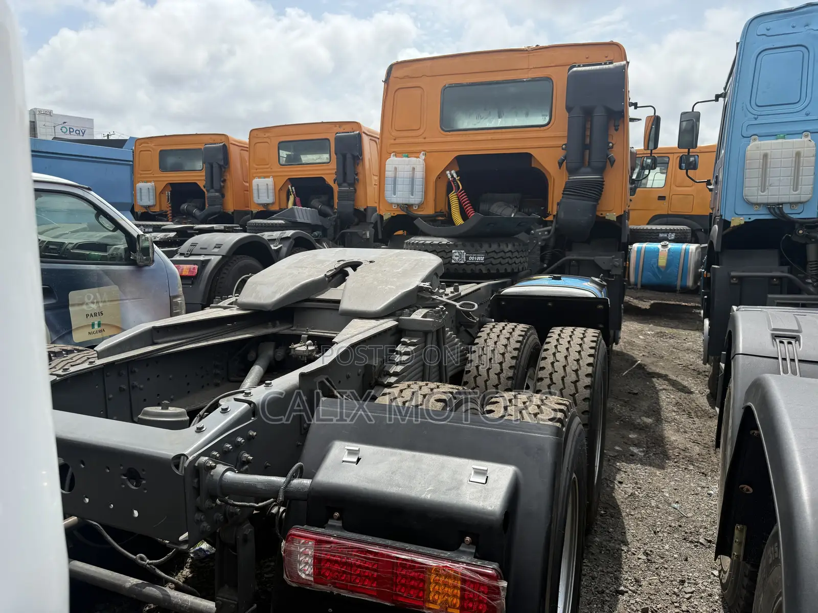 Foreign Used Howo Tractor Head Truck 371hp.