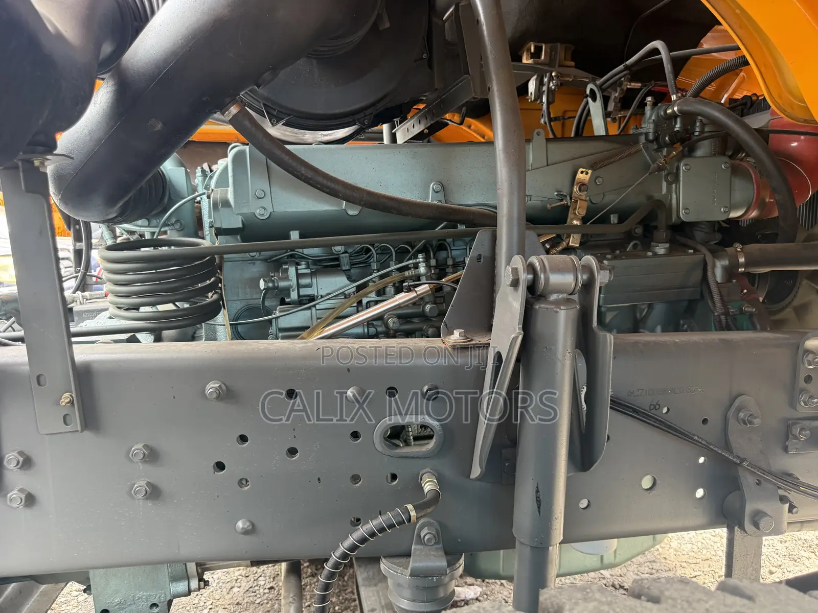 Foreign Used Howo Tractor Head Truck 371hp.