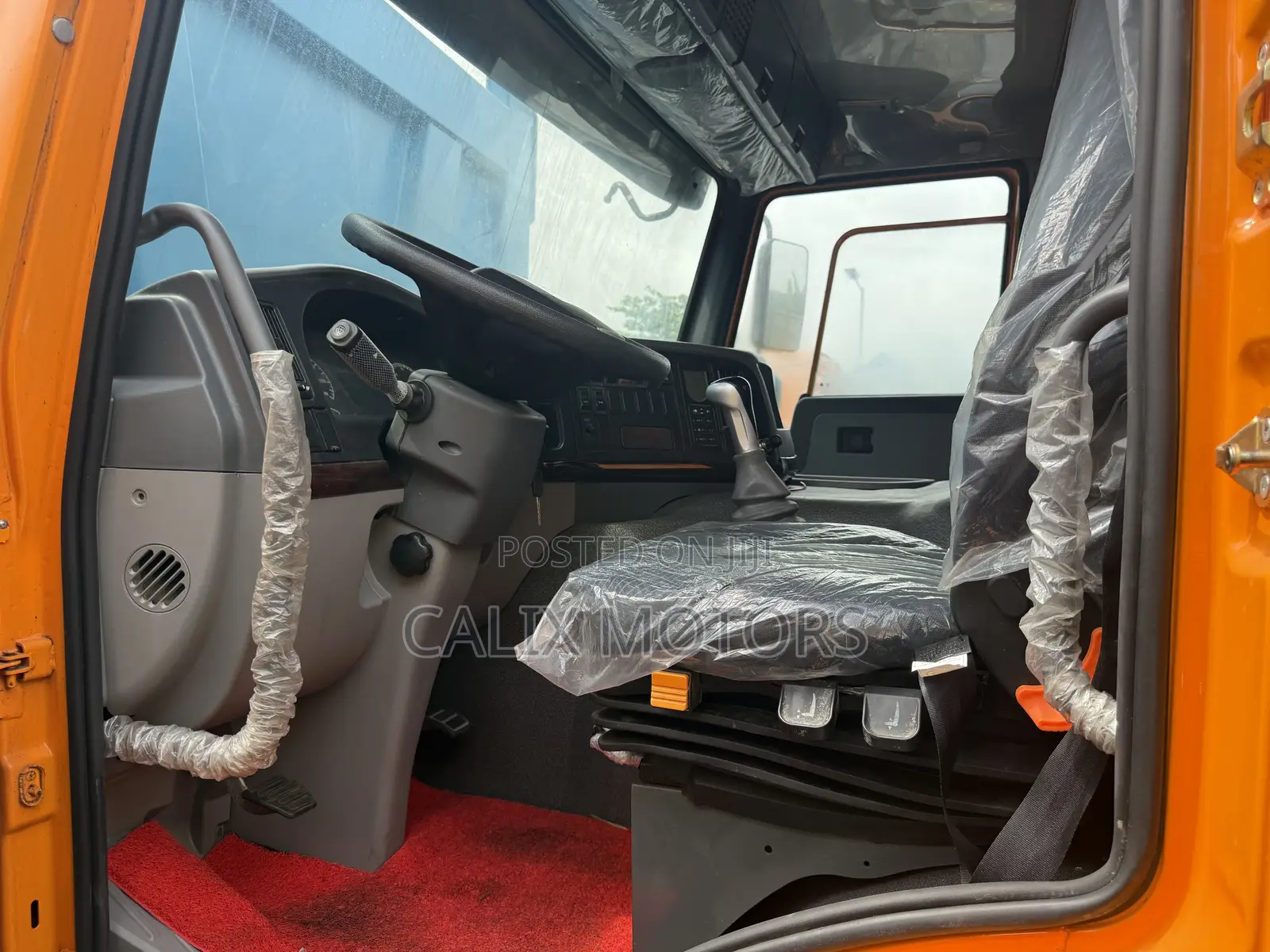 Brand New 10 Tyres Howo Truck 371hp With 12tonnes Hiab.