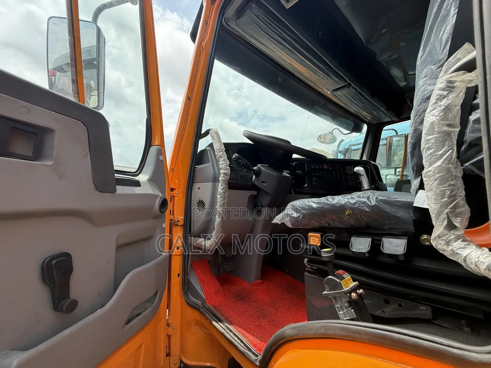Foreign Used Howo Dump Truck 371hp Modern Bucket.