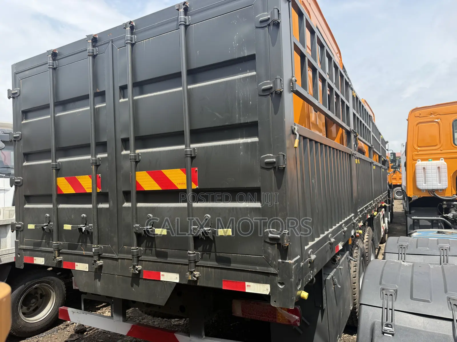 Foreign Used Howo Sided 371hp Truck.