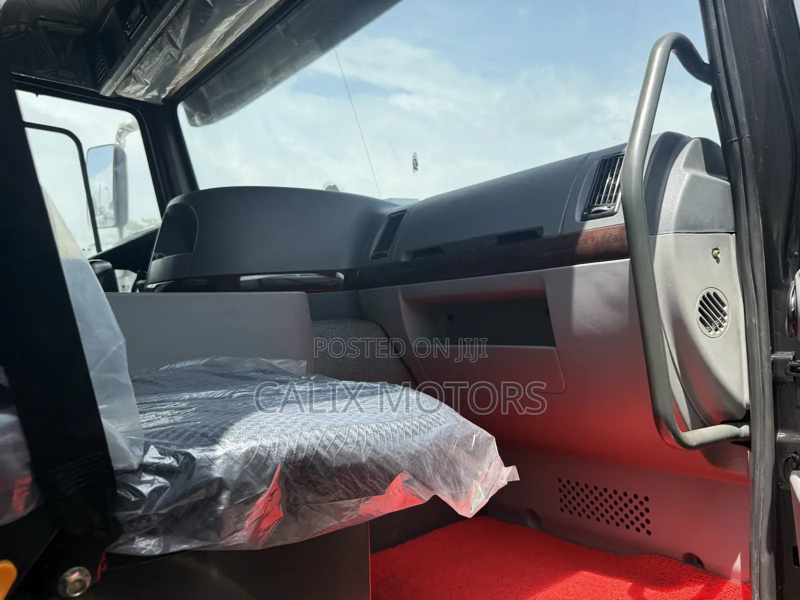 Foreign Used Howo Sided 371hp Truck.