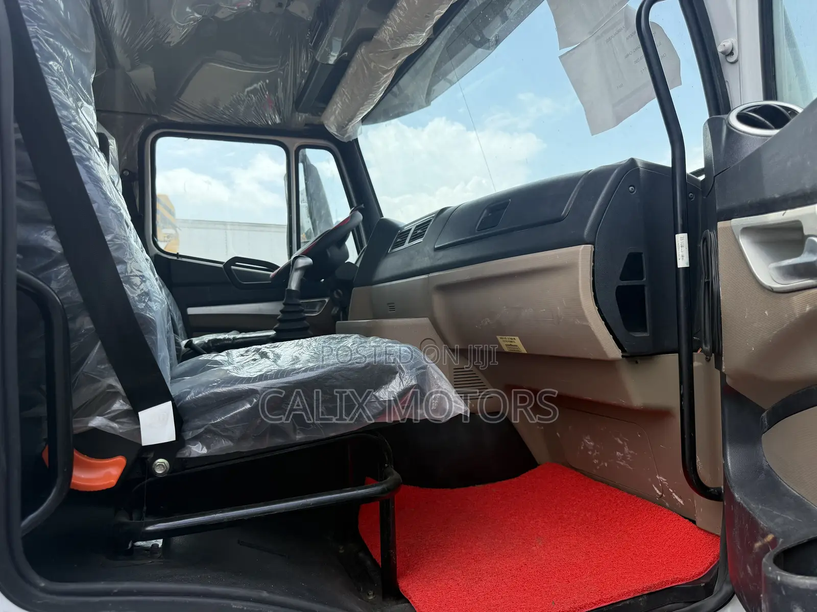 Foreign Used Howo Dump Truck Nx371 12tyres.