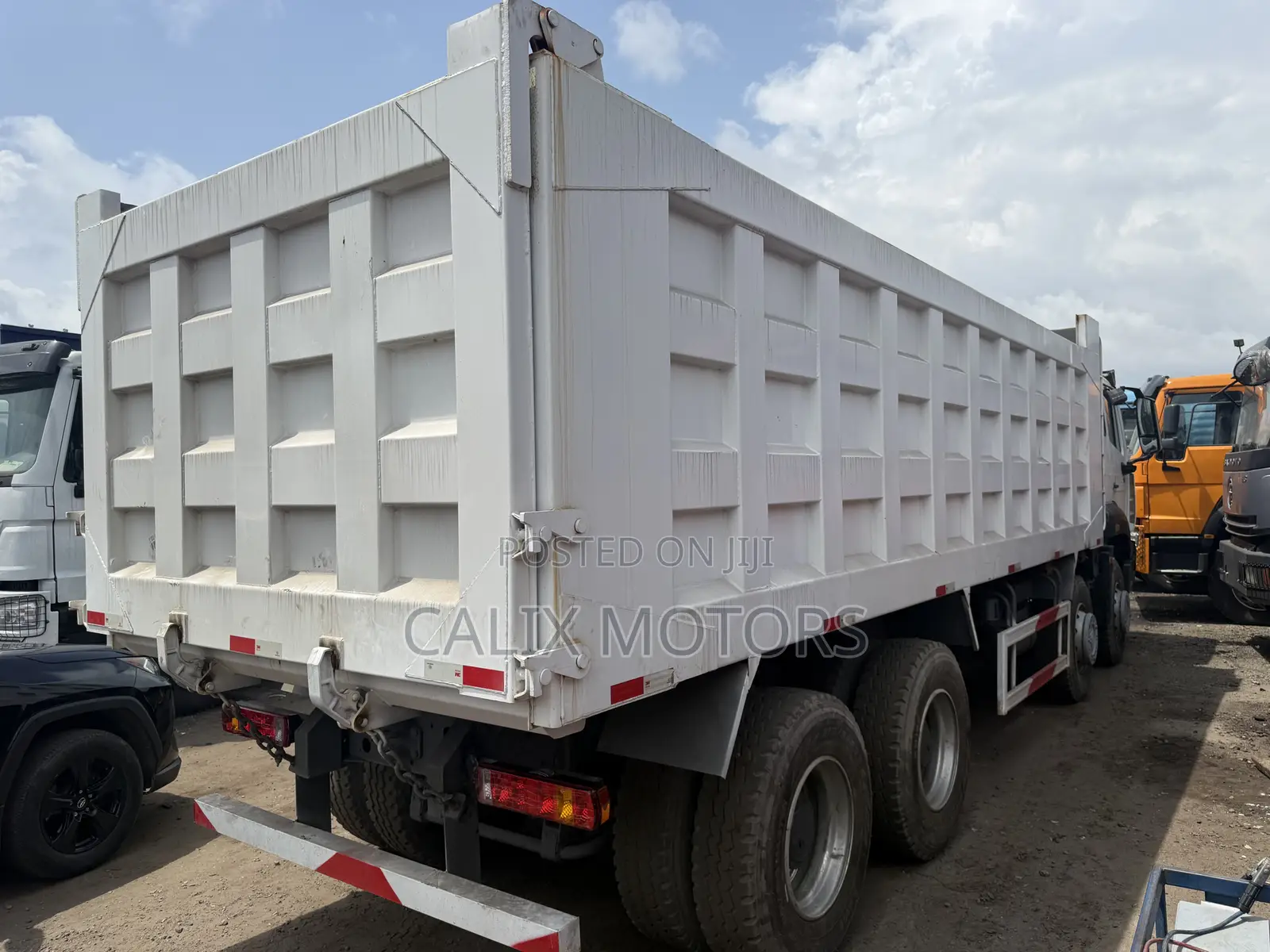 Foreign Used Howo Dump Truck Nx371 12tyres.
