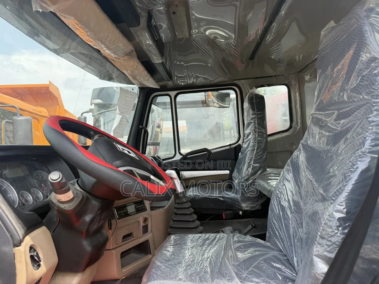 Foreign Used Howo Dump Truck Nx371 12tyres.