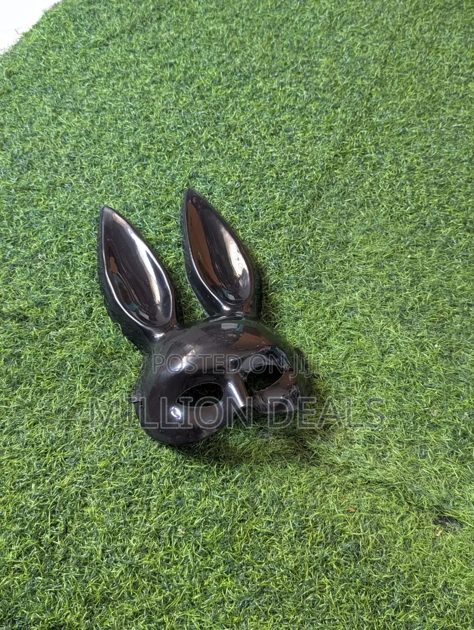 Sleek High-Gloss Bunny Party Face Mask Black