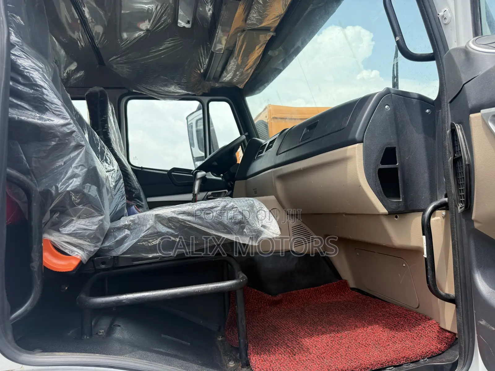 Foreign Used Howo Dump Truck Nx371