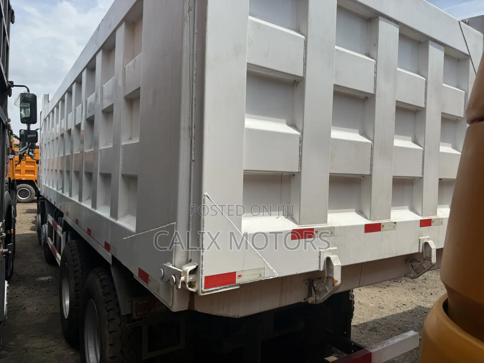Foreign Used Howo Dump Truck Nx371