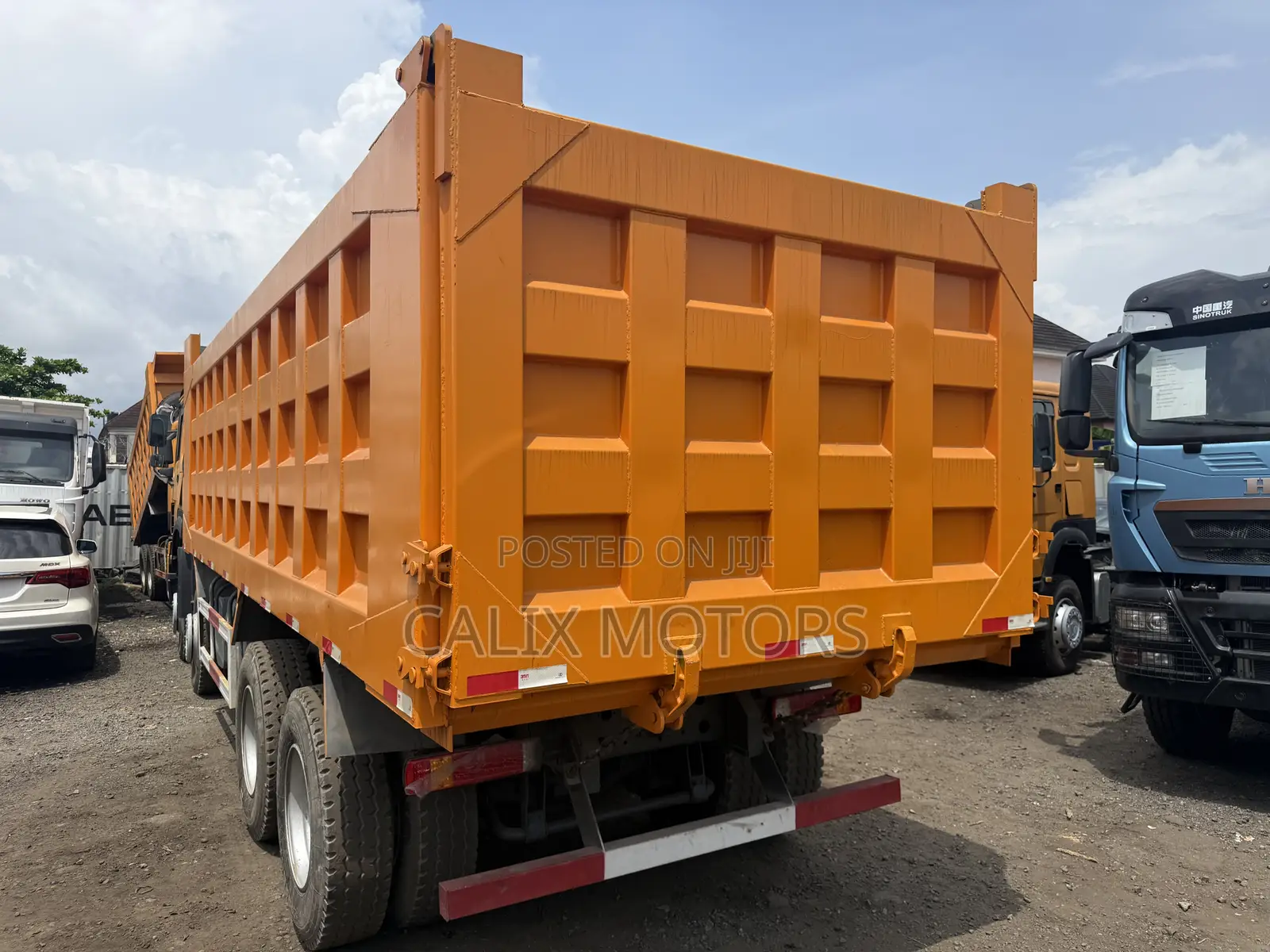 Foreign Used Howo Dump Truck 12tyres 371hp.