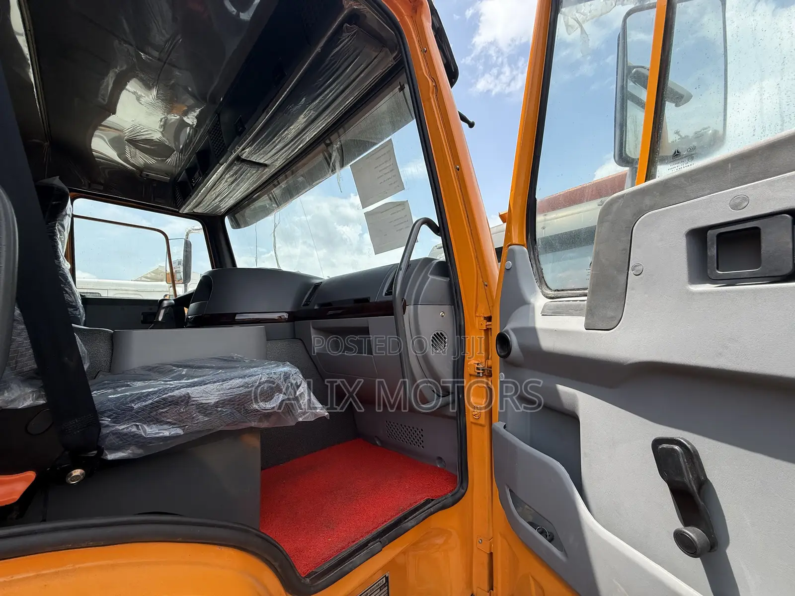 Foreign Used Howo Dump Truck 12tyres 371hp.