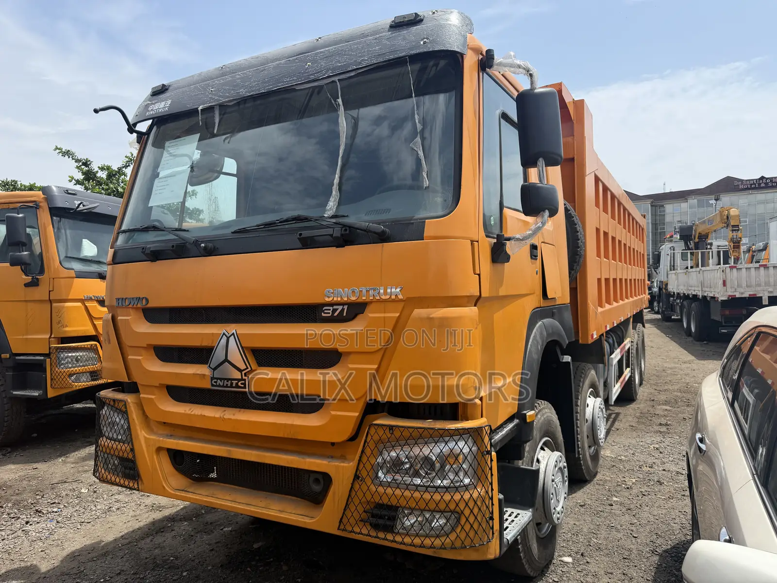 Foreign Used Howo Dump Truck 12tyres 371hp.