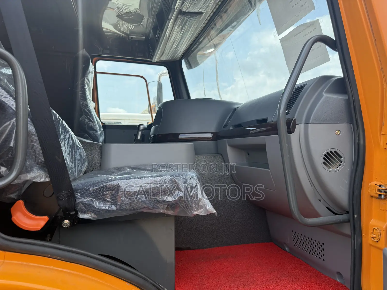 Foreign Used Howo Dump Truck 12tyres 371hp.