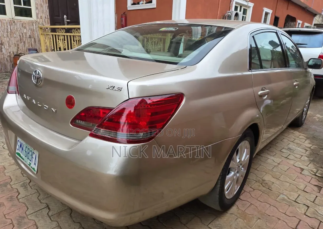 Toyota Avalon XLS Sedan FWD (3.5L 6cyl 6A) 2008 Gold