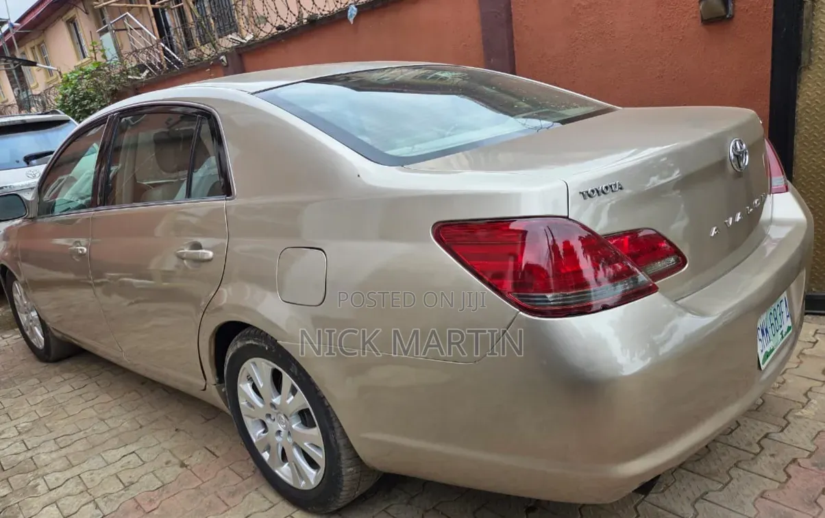 Toyota Avalon XLS Sedan FWD (3.5L 6cyl 6A) 2008 Gold
