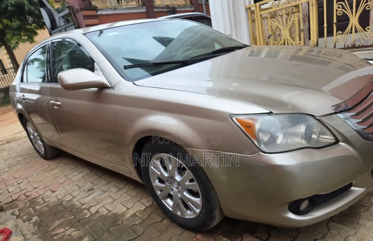 Toyota Avalon XLS Sedan FWD (3.5L 6cyl 6A) 2008 Gold