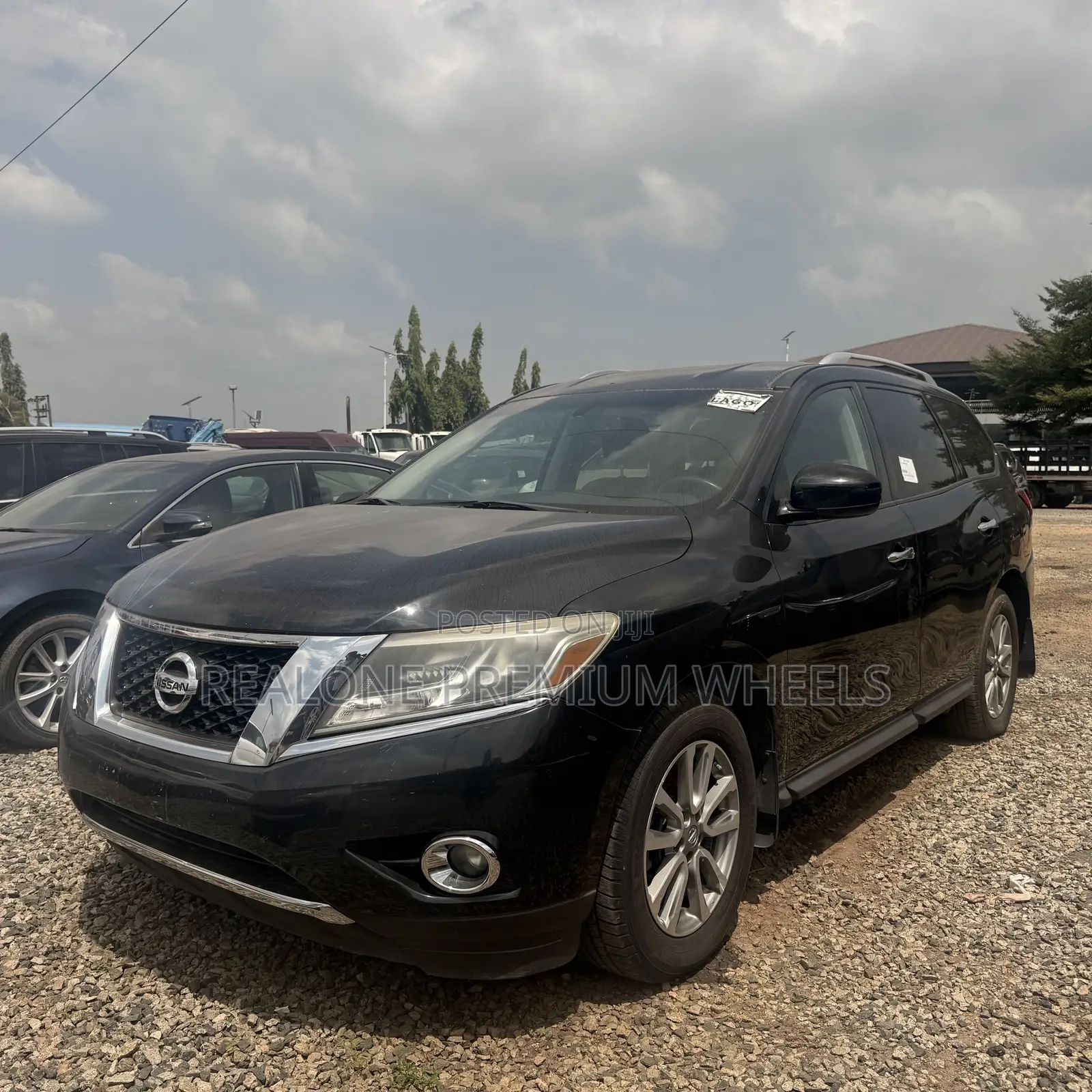 Nissan Pathfinder 2017 Black