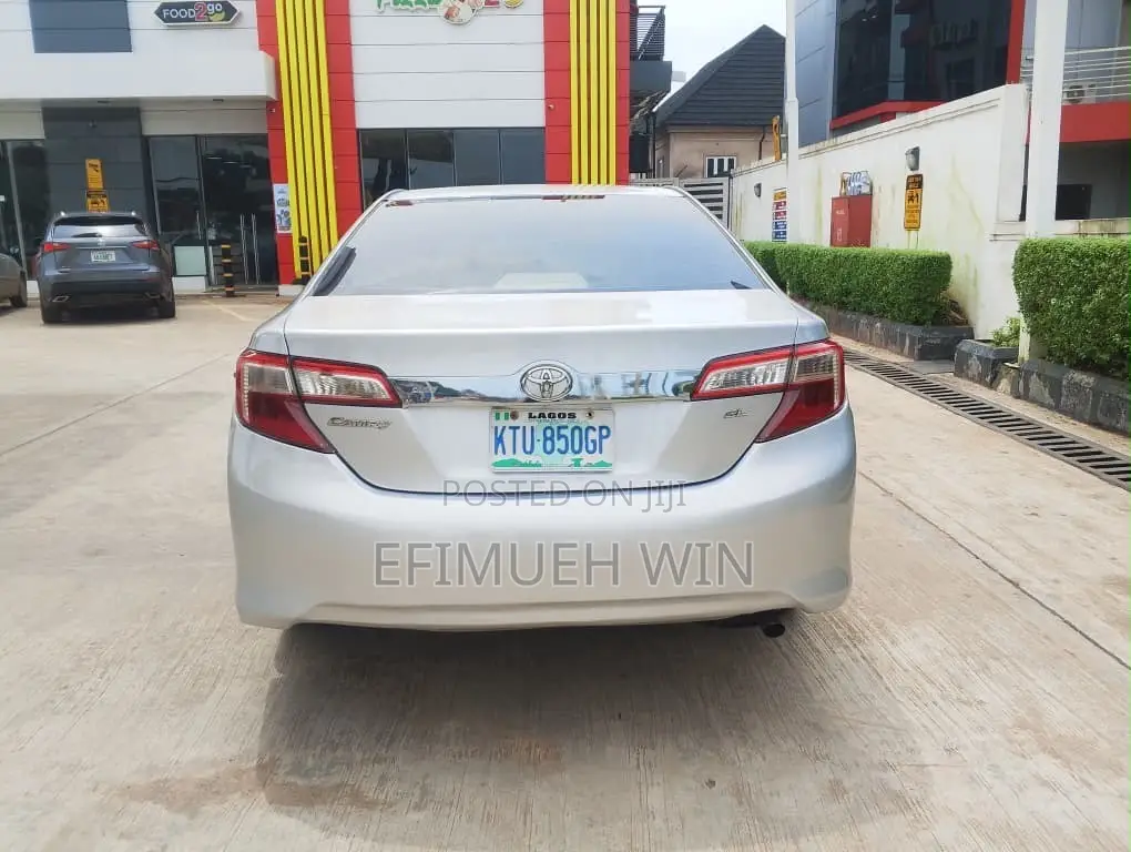 Toyota Camry LE 4dr Sedan (2.5L 4cyl 6A) 2014 Silver