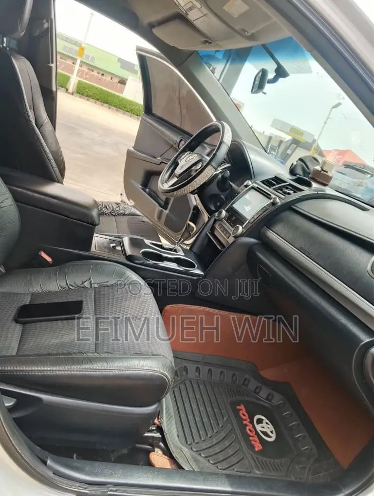 Toyota Camry LE 4dr Sedan (2.5L 4cyl 6A) 2014 Silver