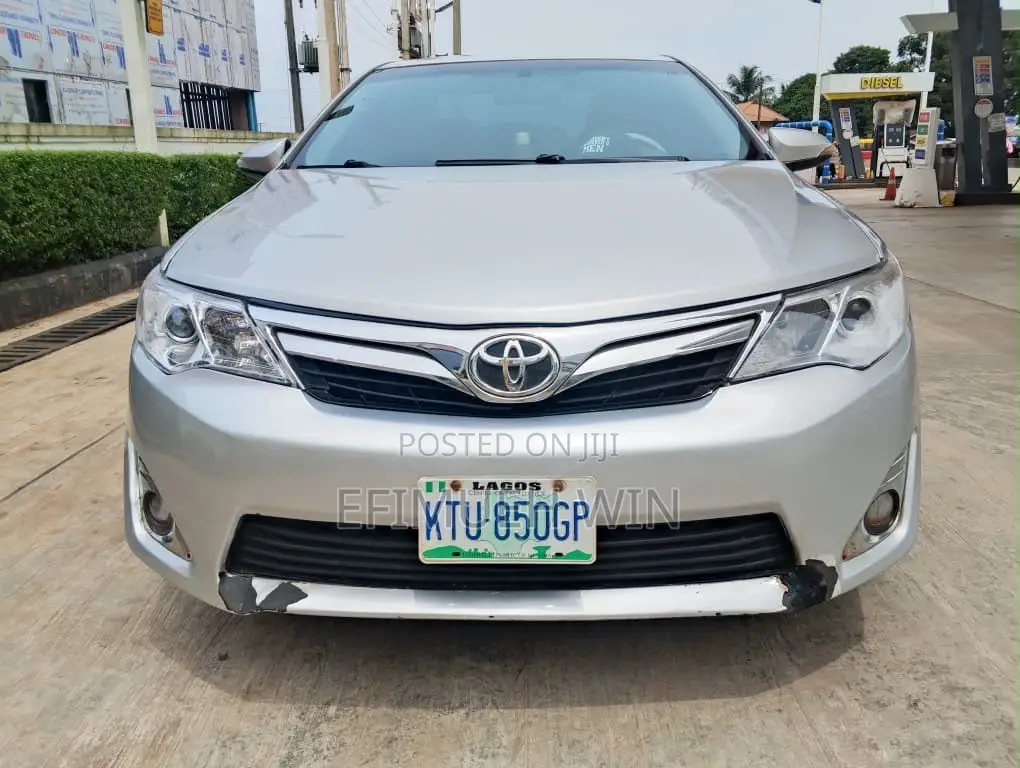 Toyota Camry LE 4dr Sedan (2.5L 4cyl 6A) 2014 Silver
