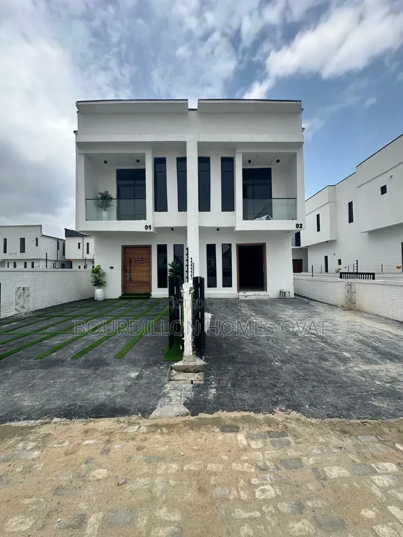 4bdrm Duplex in Ikota Villa Estate for sale