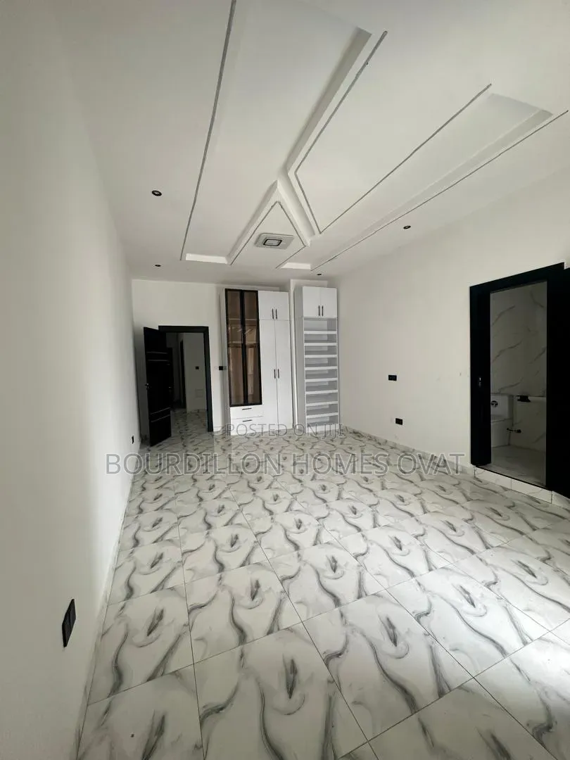 4bdrm Duplex in Ikota Villa Estate for sale