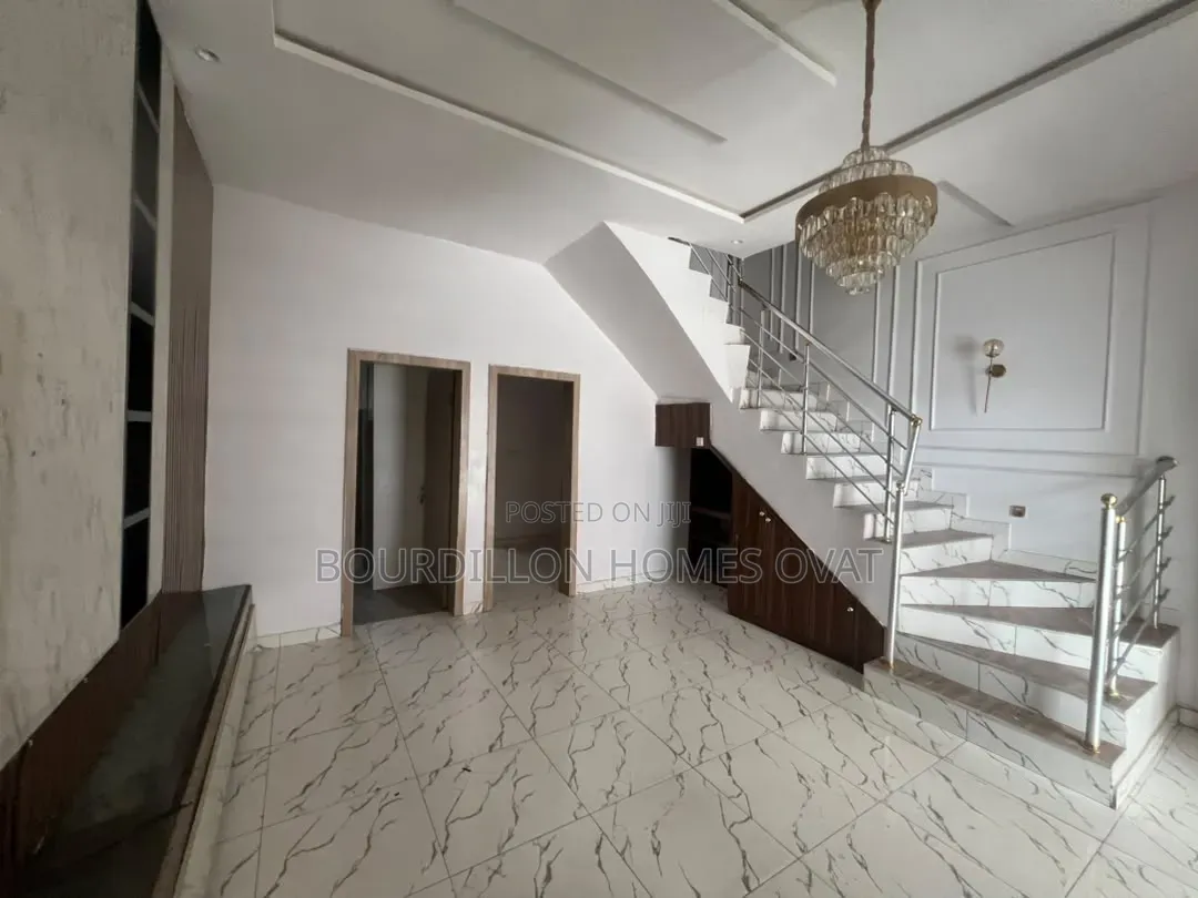 4bdrm Duplex in Ikota Villa Estate for rent