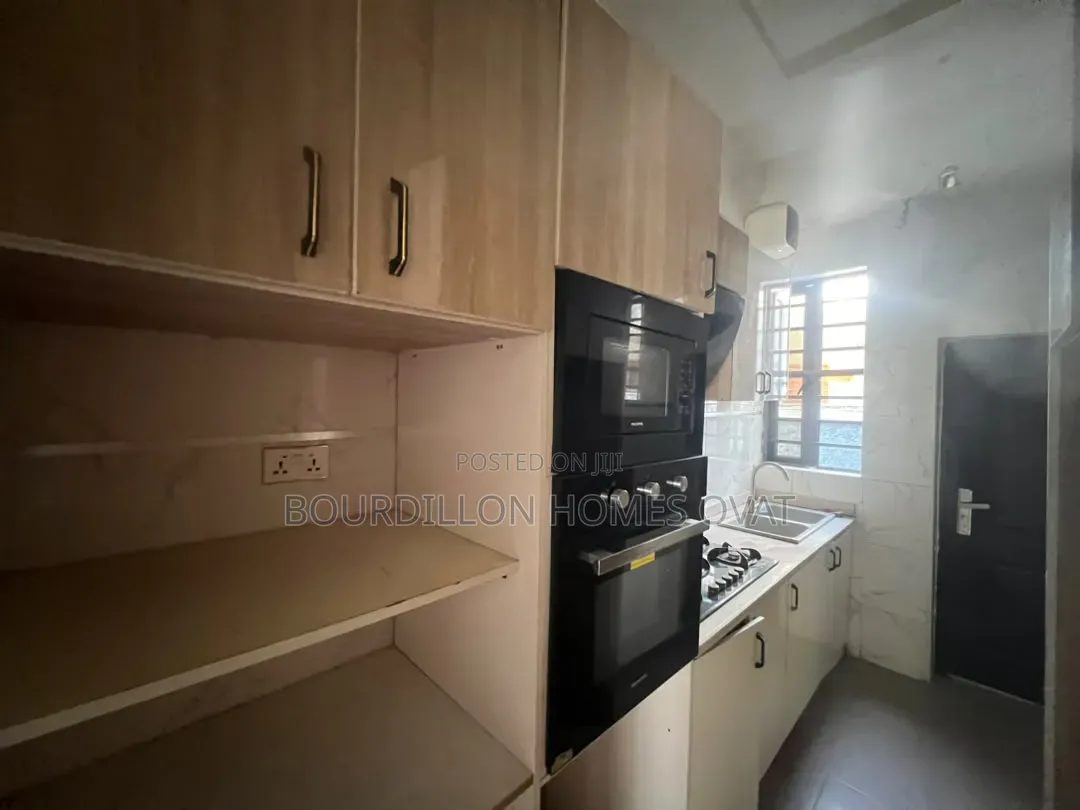 4bdrm Duplex in Ikota Villa Estate for rent