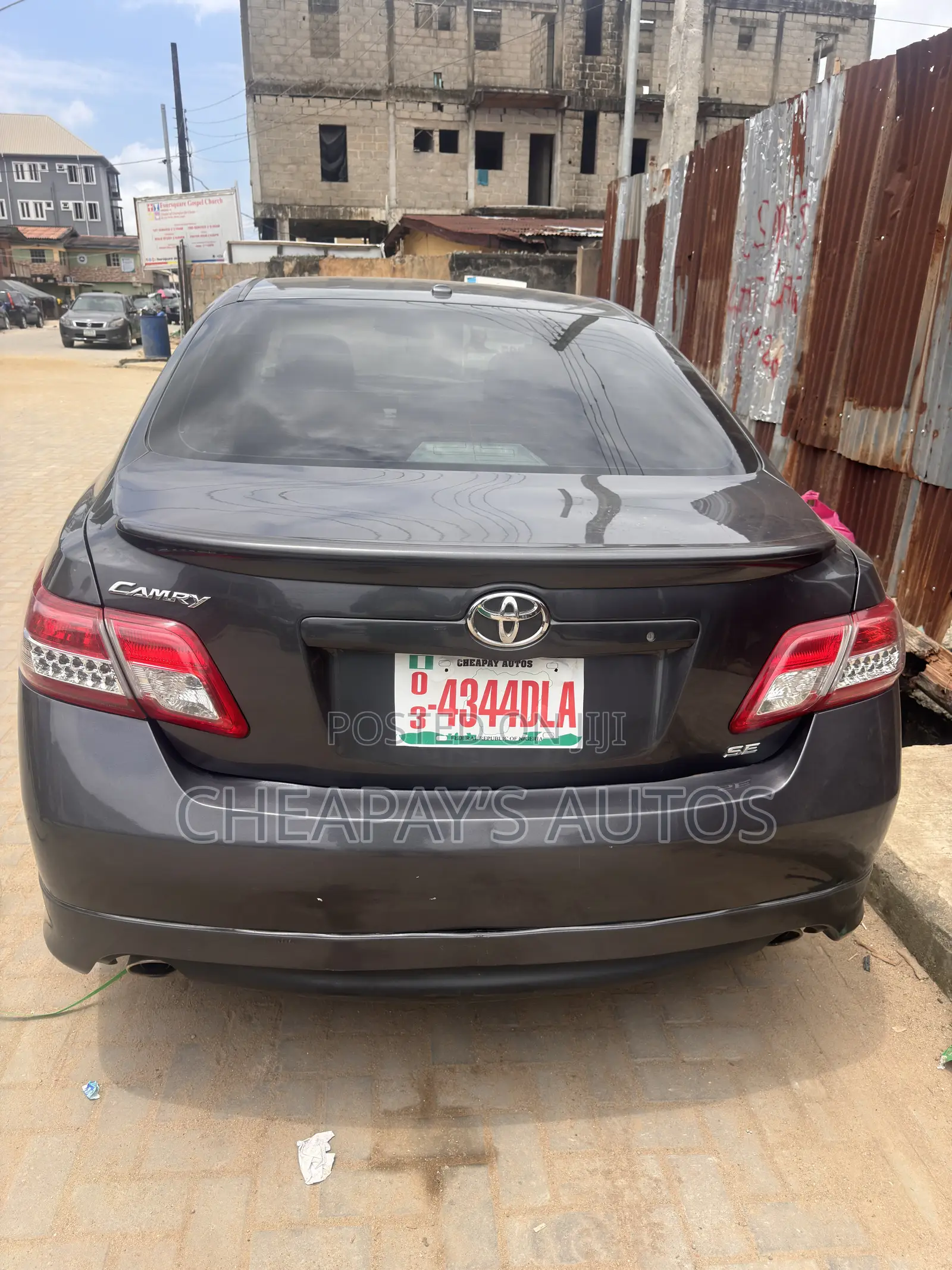 Toyota Camry SE 4dr Sedan (2.5L 4cyl 6A) 2011 Gray