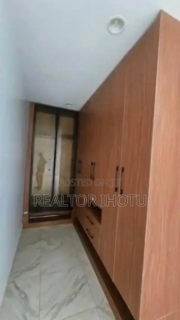 4bdrm Duplex in Sabon Lugbe for sale