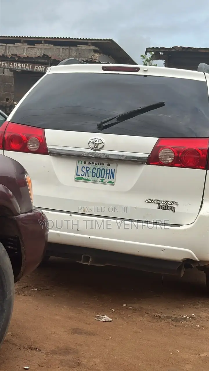 Toyota Sienna CE FWD 2007 White