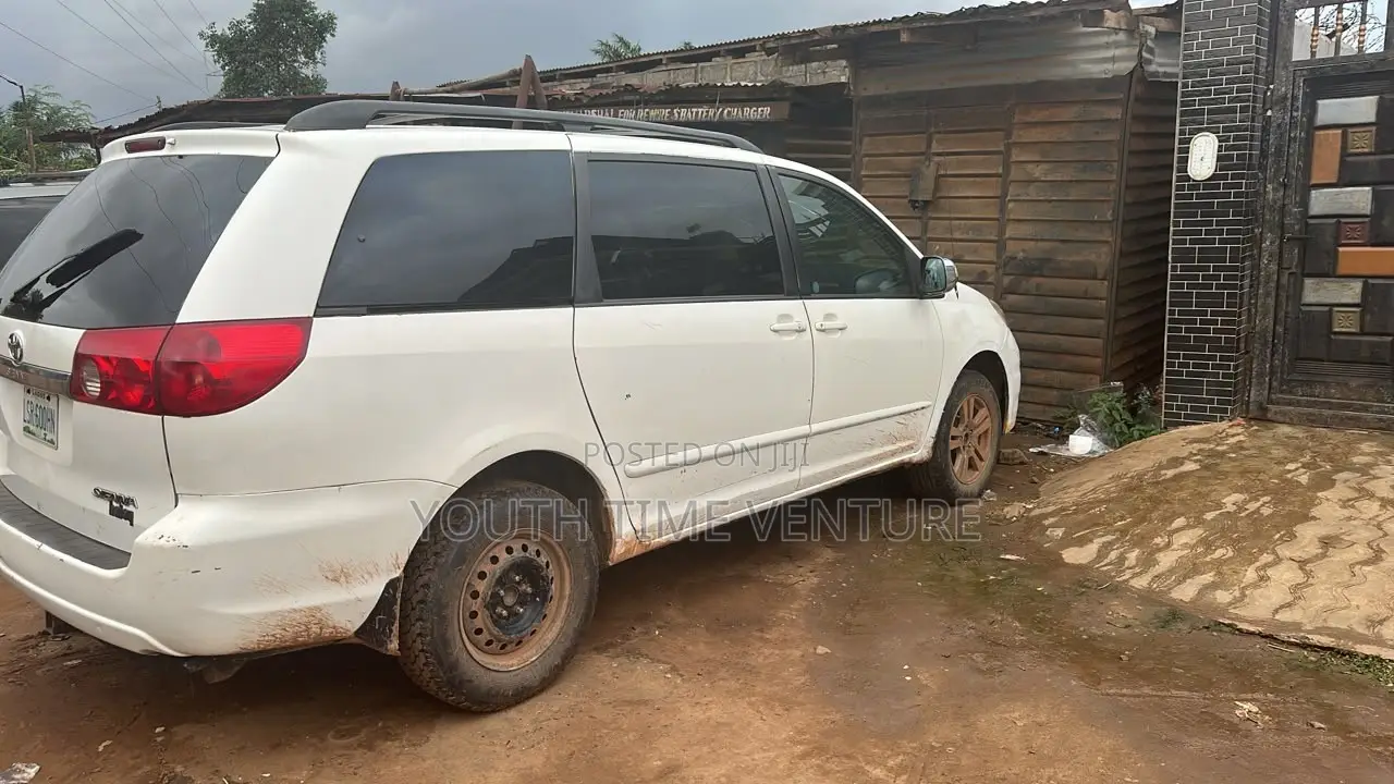 Toyota Sienna CE FWD 2007 White