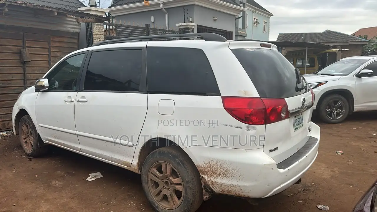 Toyota Sienna CE FWD 2007 White