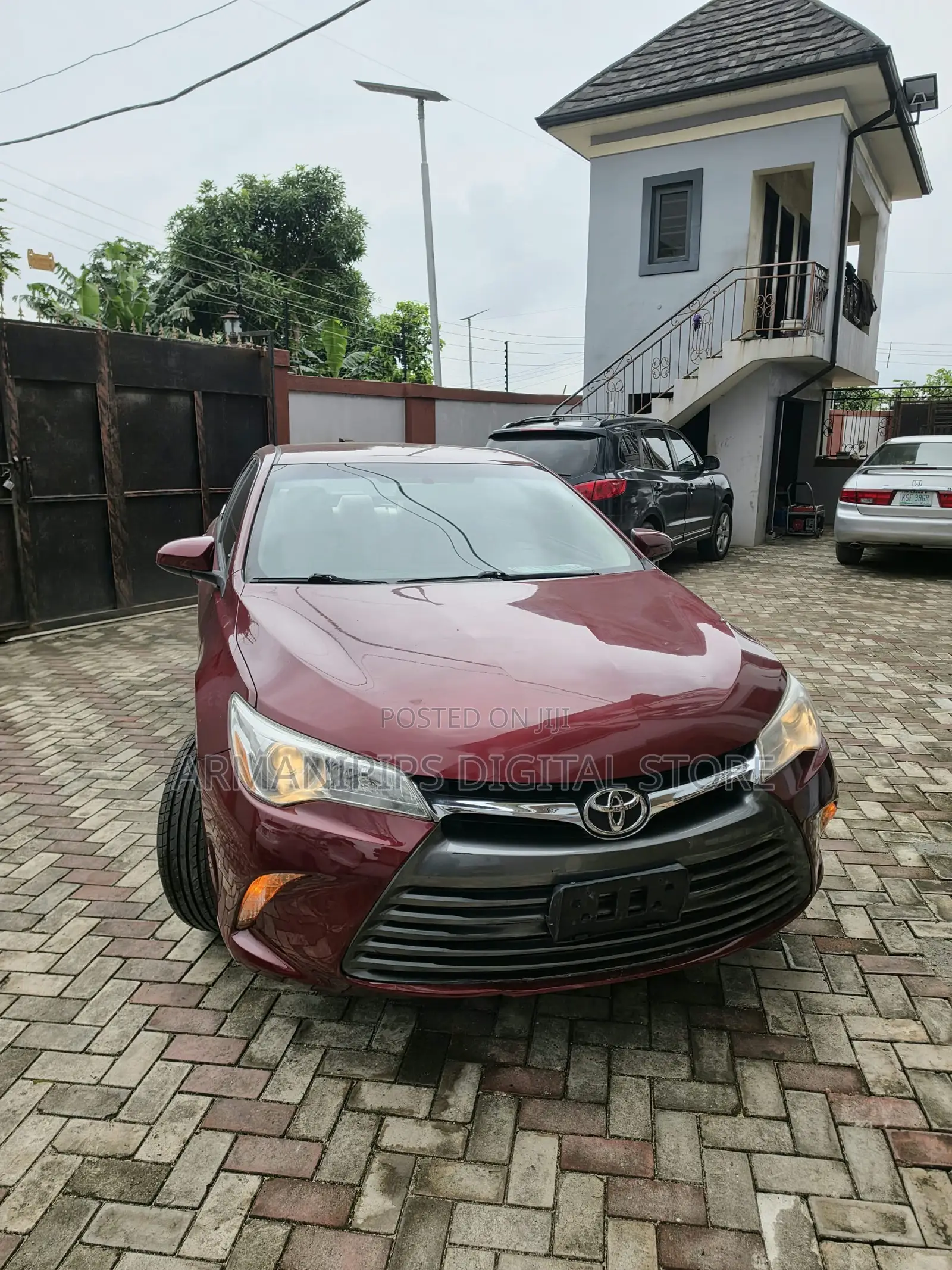 Toyota Camry LE 4dr Sedan (2.5L 4cyl 6A) 2017 Red
