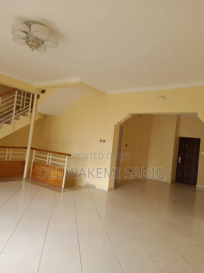 4bdrm Duplex in Parkview Estate for rent