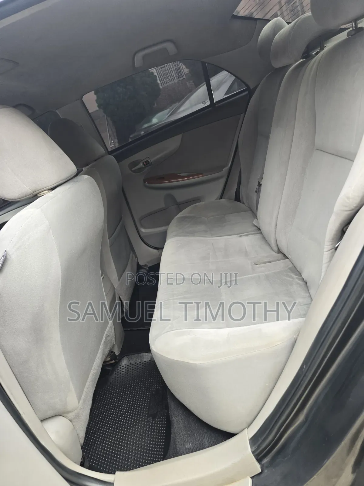 Toyota Corolla L 4dr Sedan (1.8L 4cyl 5M) 2012 Gray