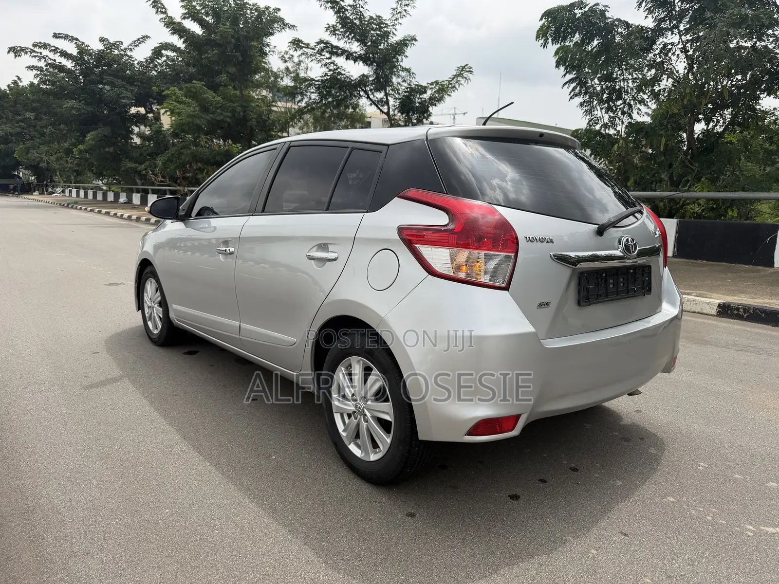 Toyota Yaris SE Hatchback 5dr 2015 Silver