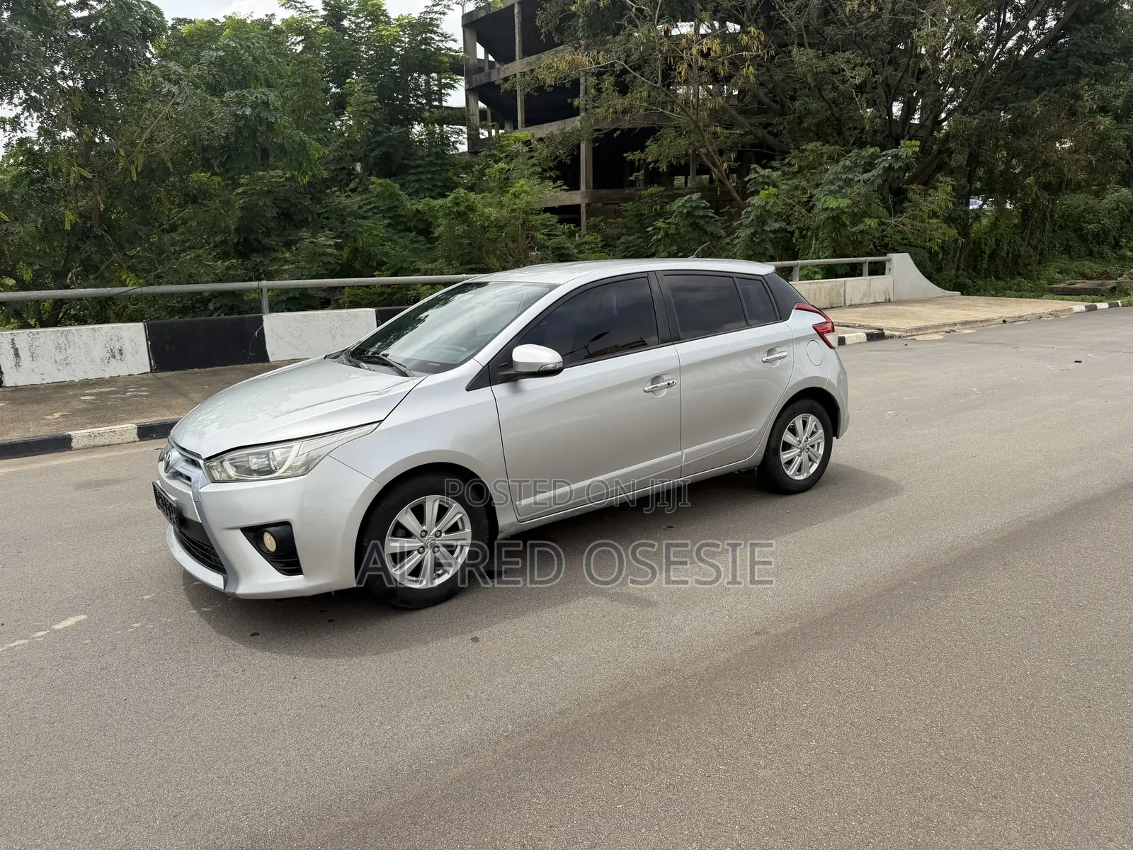 Toyota Yaris SE Hatchback 5dr 2015 Silver