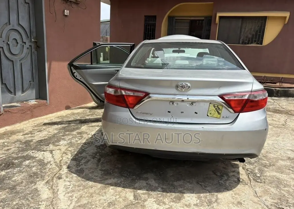 Toyota Camry LE 4dr Sedan (2.5L 4cyl 6A) 2016 Silver