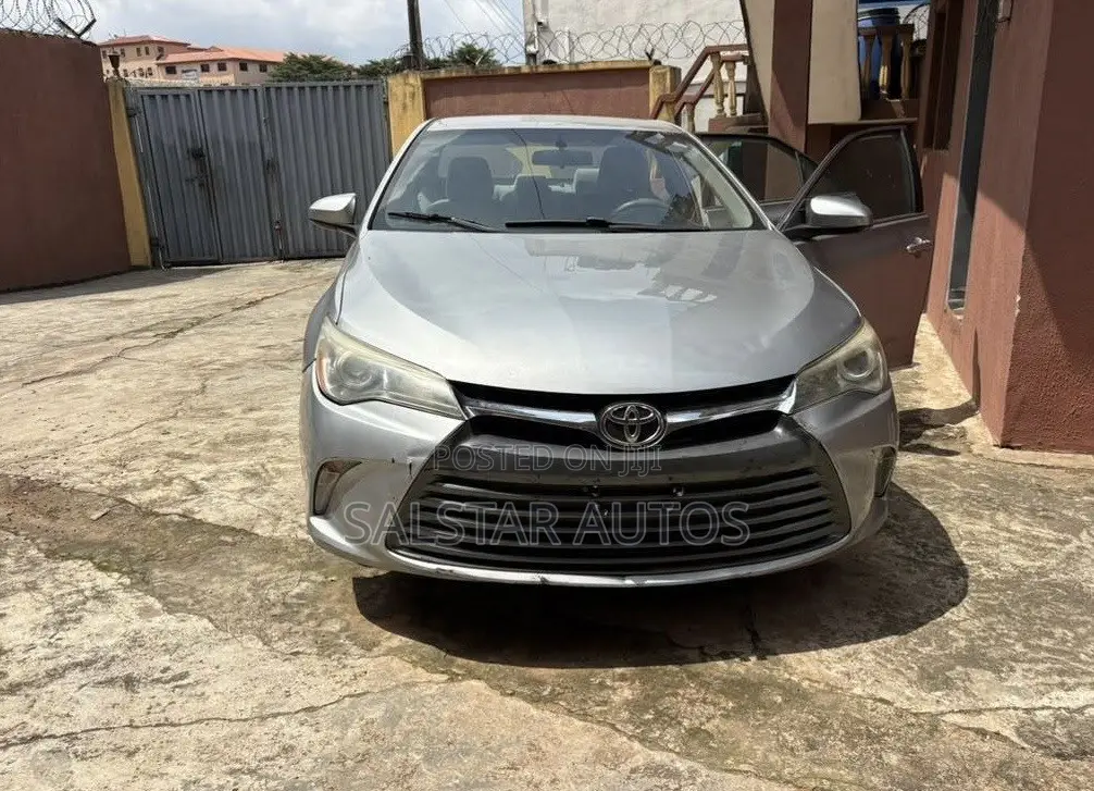Toyota Camry LE 4dr Sedan (2.5L 4cyl 6A) 2016 Silver