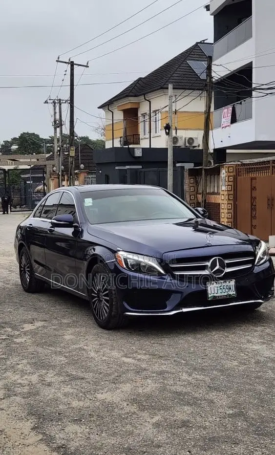 Mercedes-Benz C300 2015 Blue