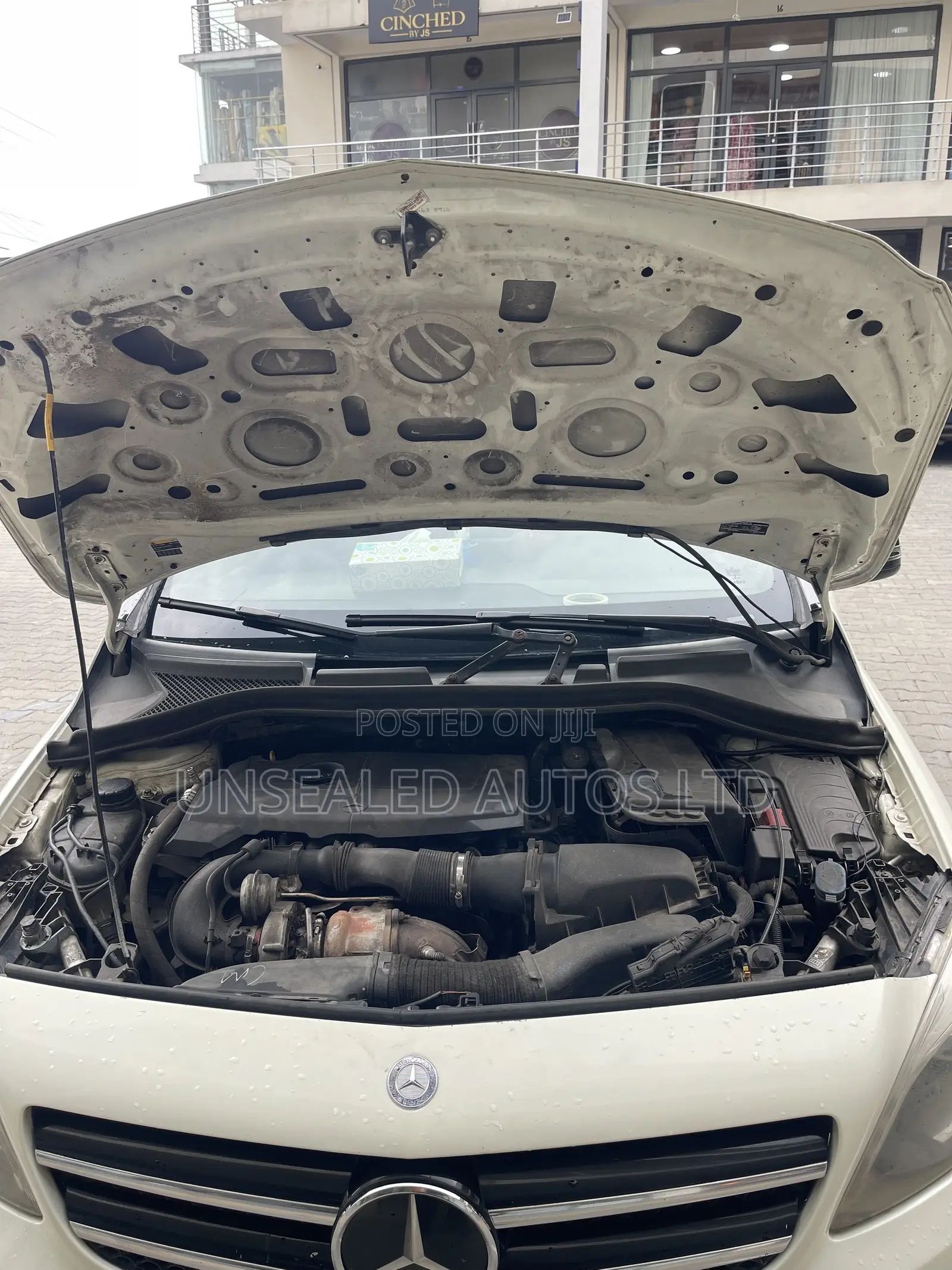 Mercedes-Benz B-Class B250 Petrol 2012 Off white