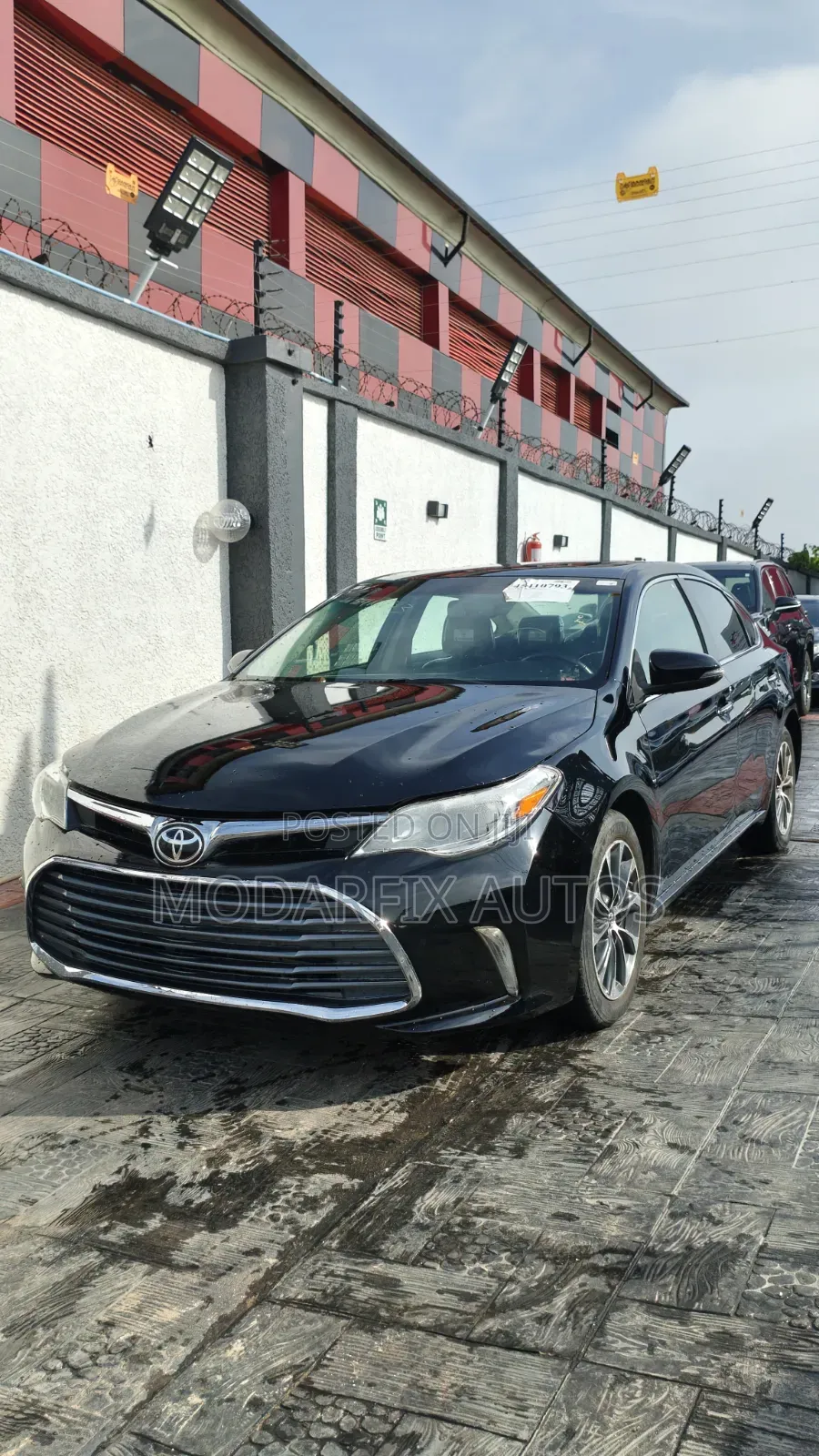 Toyota Avalon XLE Sedan FWD (3.5L 6cyl 6A) 2017 Black