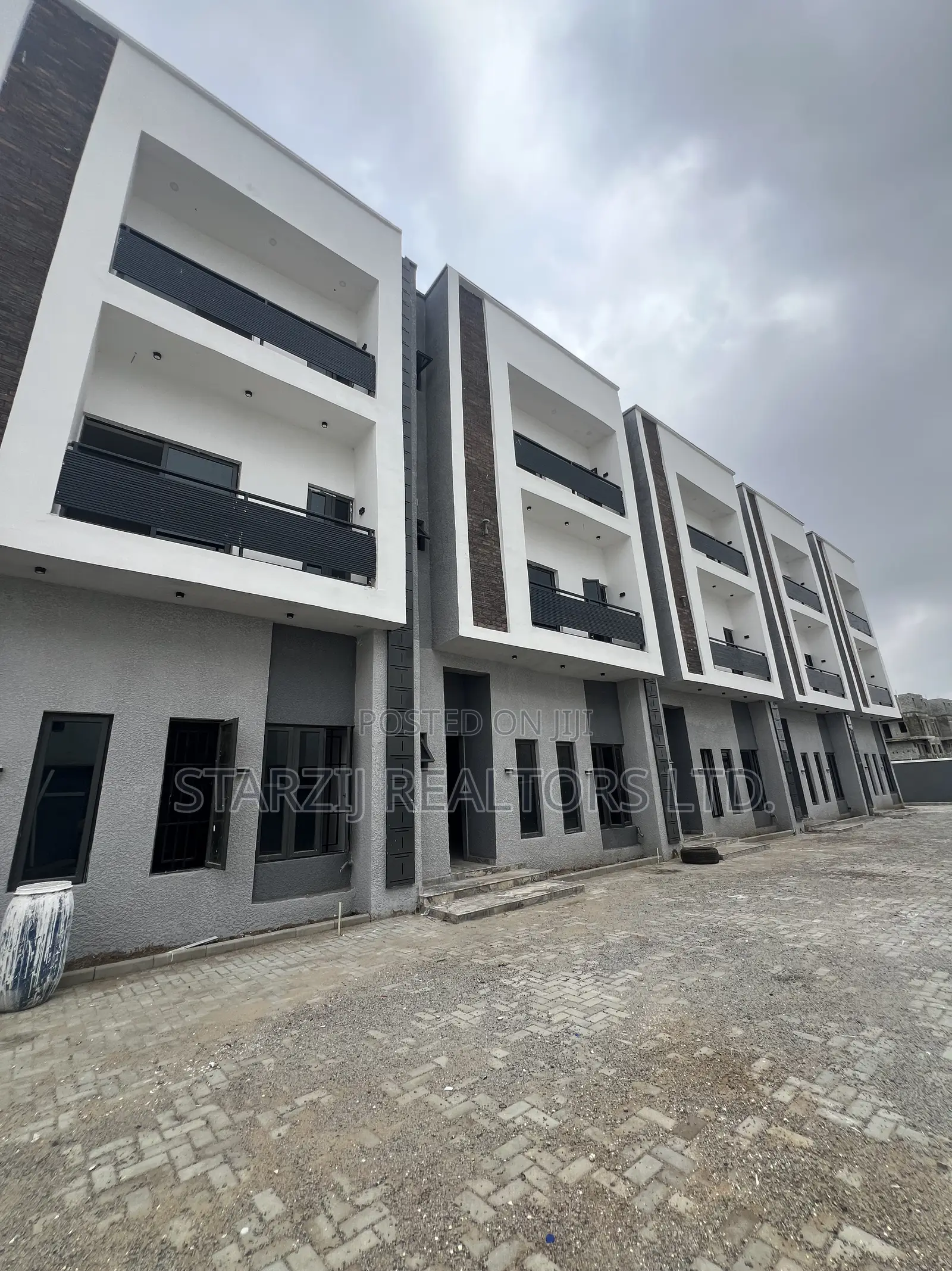 4bdrm Duplex in Jahi for sale