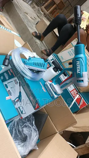 TOTAL 20V Cordless Pressure Washer Output Pressure 24.8 Bar 360.5 PSI